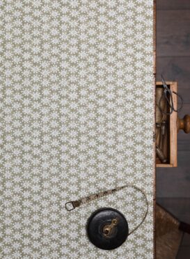 Luna Cocoa on Chunky White Linen Union