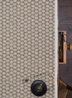 Luna Sand Tabac Blotch (Print name wheat blotch) on Stone Linen