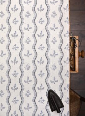 Zaggie Blues II on Ivory Linen